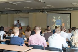 Latvijas lielie uzņēmumi iepazīstina studentus ar prakses un karjeras iespējām