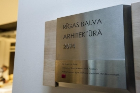 Plāksne apliecinās, ka RTU Dizaina centrs saņēmis Rīgas arhitektūras gada balvu