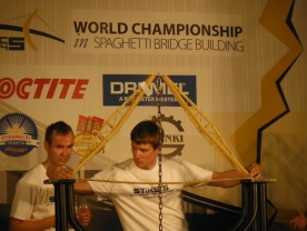 RTU studentu komanda izcīna 4. vietu starptautiskajās spageti tiltu konstruēšanas sacensībās